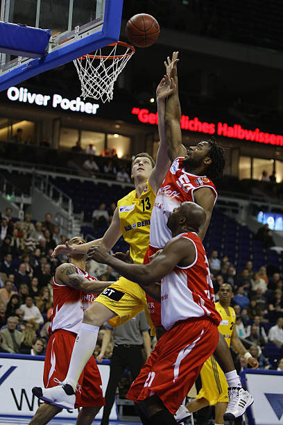 更是乌鸦精 更是乌鸦精